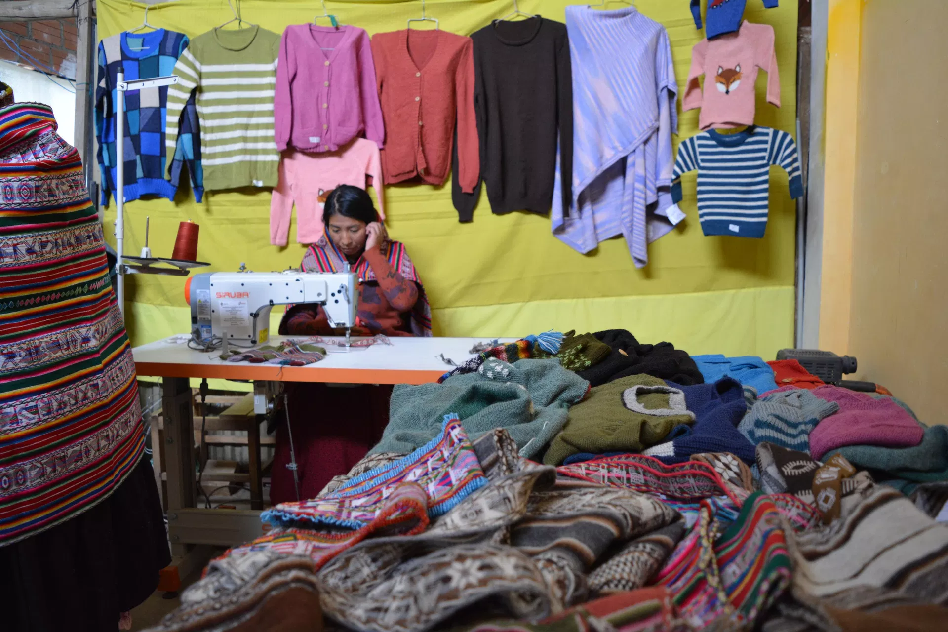 Mujeres bolivianas se suman a la industria de la llama con el programa Pro-Camélidos Mujeres bolivianas se suman a la industria de la llama con el programa Pro-Camélidos - Sputnik Mundo, 1920, 25.02.2024