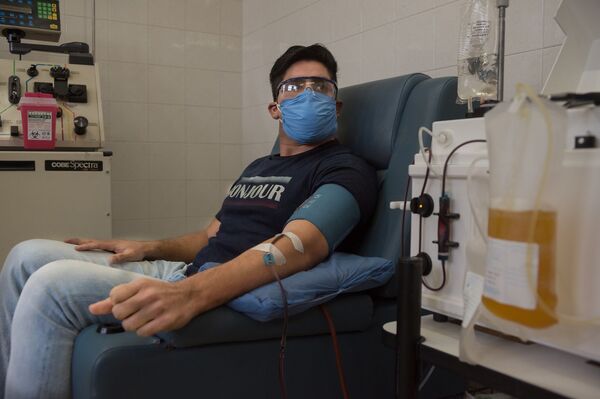 Facundo Ahumada, donante de plasma en Argentina - Sputnik Mundo