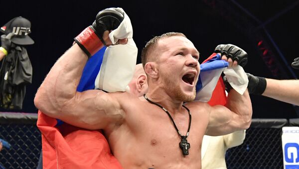 El luchador ruso Piotr Yan, campeón del peso gallo de la UFC - Sputnik Mundo