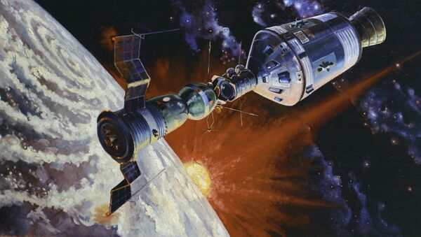 Una pintura del acoplamiento de Soyuz-Apolo, obra del cosmonauta Alexéi Leónov - Sputnik Mundo