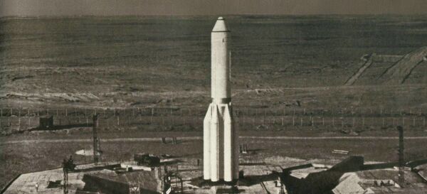 Ракета Протон перед стартом, 1965 год - Sputnik Mundo