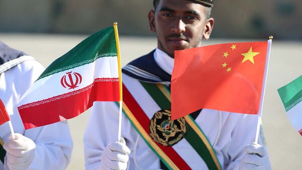 Banderas de Irán y China - Sputnik Mundo