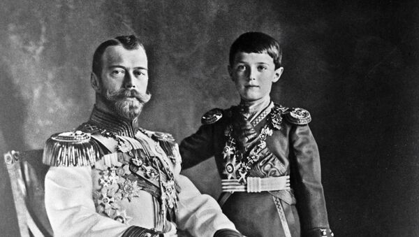 El último zar ruso, Nicolás Románov, con su hijo Alexéi - Sputnik Mundo