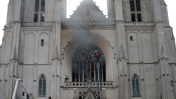 Incendio en la catedral de Nantes en Francia - Sputnik Mundo
