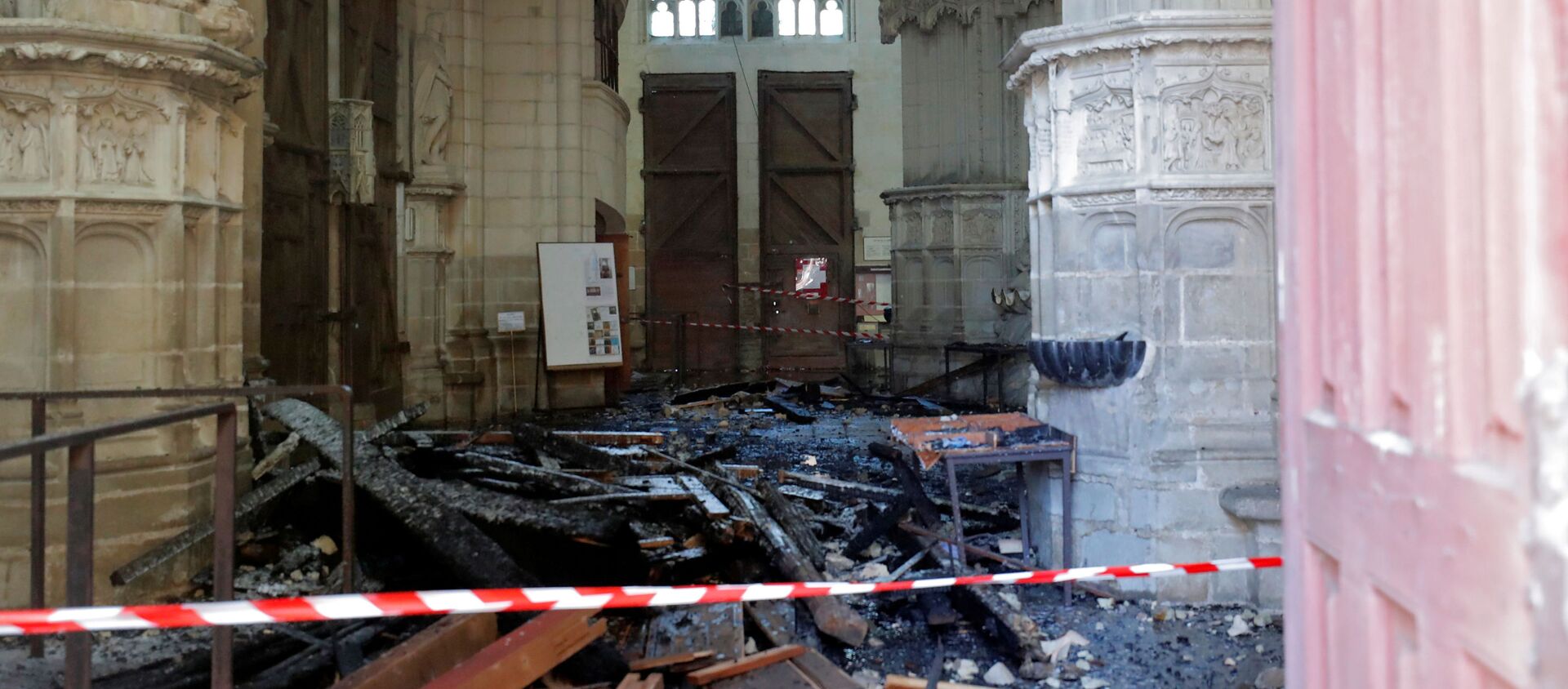 Las consecuencias del incendio en la catedral de Nantes, Francia - Sputnik Mundo, 1920, 18.07.2020