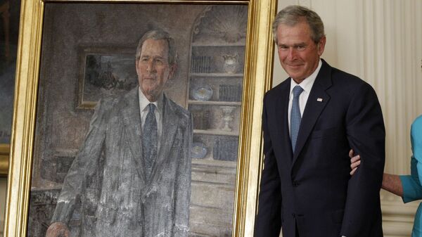 George W. Bush, expresidente de EEUU, durante la ceremonia de presentación de su retrato oficial en la Casa Blanca (2012) - Sputnik Mundo