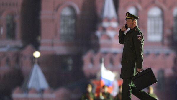 Un militar ruso en la Plaza Roja de Moscú (archivo) - Sputnik Mundo