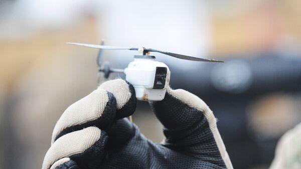 Dron de reconocimiento Black Hornet 3s - Sputnik Mundo