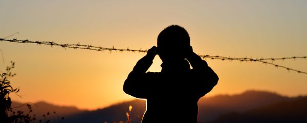 Silueta de un niño (imagen referencial) Silueta de un niño (imagen referencial) - Sputnik Mundo