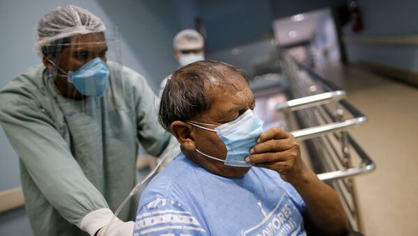 Un paciente con COVID-19 en un hospital de Goiania, Brasil - Sputnik Mundo