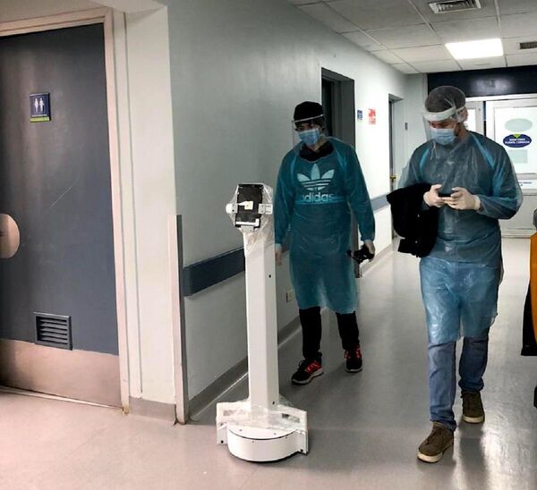 El robot chileno que está revolucionando la pandemia de COVID-19 El robot chileno que está revolucionando la pandemia de COVID-19 - Sputnik Mundo