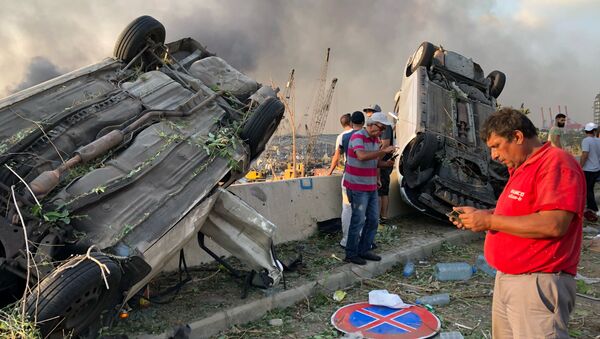 Машины, поврежденные в результате взрыва в Бейруте - Sputnik Mundo