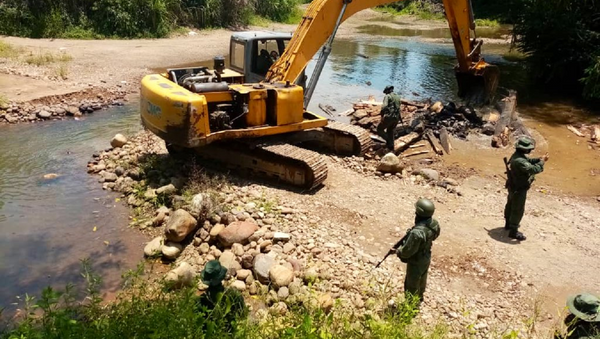 Destrucción de un paso ilegal en el estado de Táchira, Venezuela - Sputnik Mundo