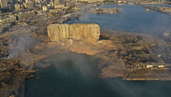  Una imagen de un dron muestra la devastación del puerto marítimo de Beirut, Líbano. 5 de agosto de 2020 - Sputnik Mundo