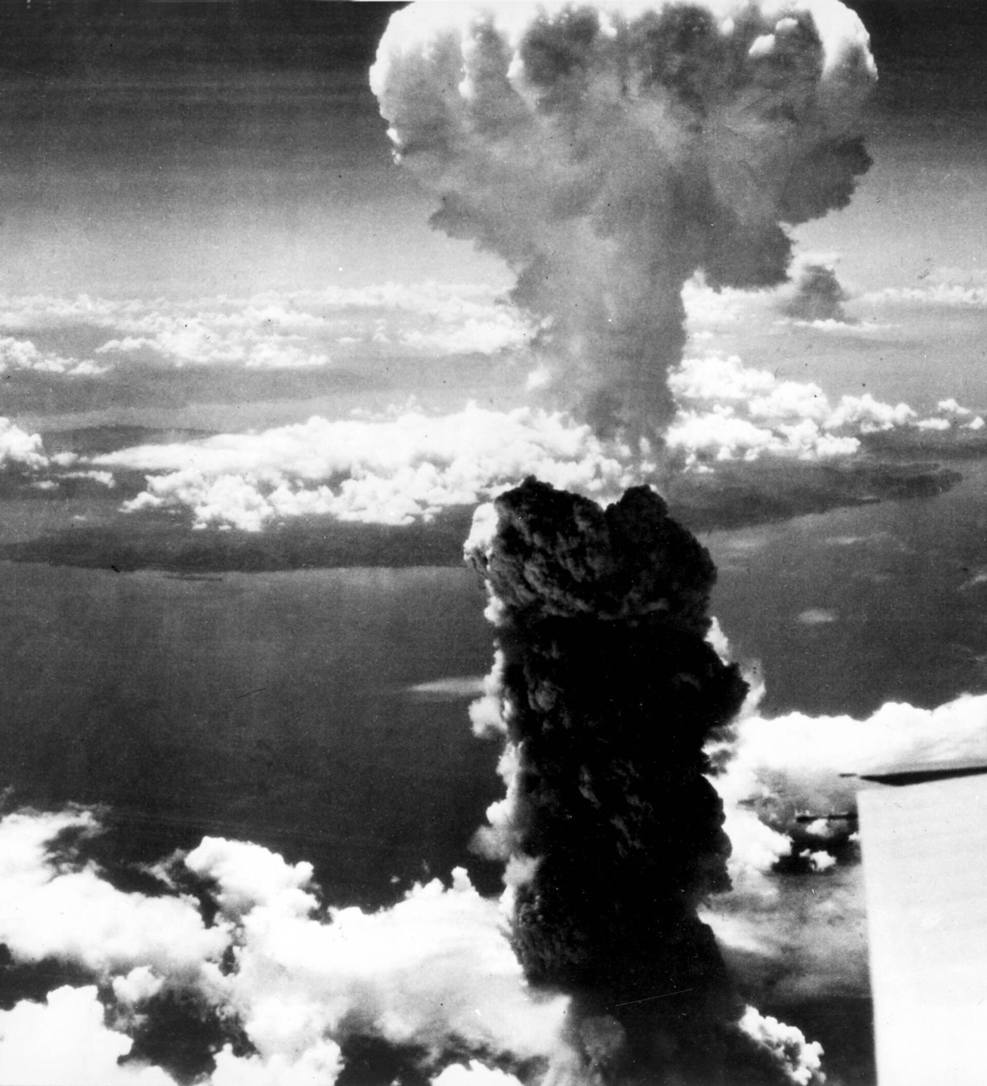 Ядерный взрыв песня. Хиросима Нагасаки ядерный взрыв. Взрыв атомной бомбы в Хиросиме. Ядерный взрыв в Японии Хиросима Нагасаки 1945.