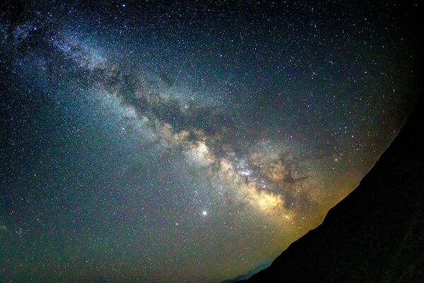 Звездное небо, наблюдаемое в Краснодарском крае во время метеорного потока Персеиды - Sputnik Mundo