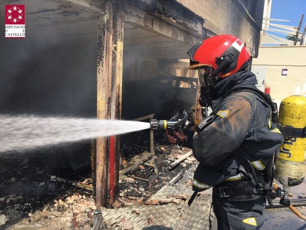 Un gran incendio provoca la evacuación de 260 personas de un hotel en Benicassim Un gran incendio provoca la evacuación de 260 personas de un hotel en Benicassim - Sputnik Mundo