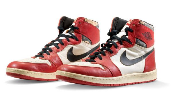 Las zapatillas de Michael Jordan vendidas por 615.000 dólares - Sputnik Mundo