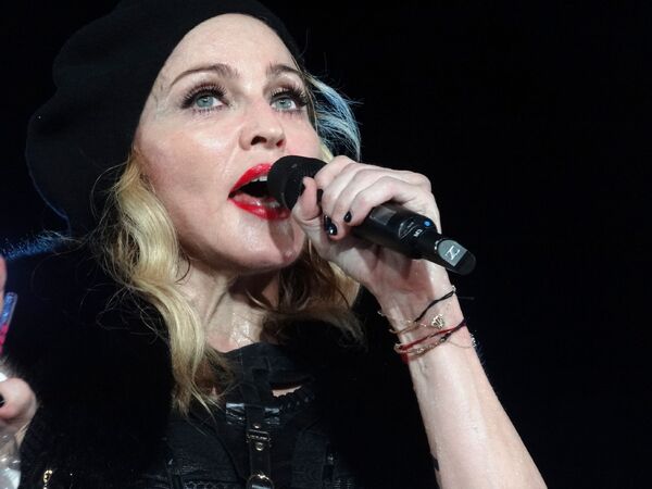 Madonna durante su concierto Nice en agosto de 2012 - Sputnik Mundo