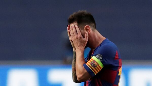 Liones Messi, futbolista argentino del FC Barcelona, lamenta la derrota de su equipo contra el Bayern de Múnich en la Liga de Campeones, el 14 de agosto de 2020 - Sputnik Mundo
