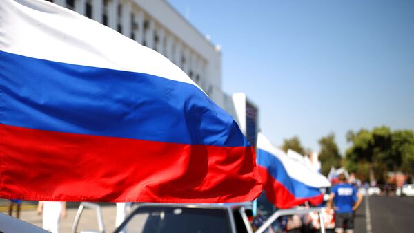 En Rusia celebran el Día de la Bandera - Sputnik Mundo