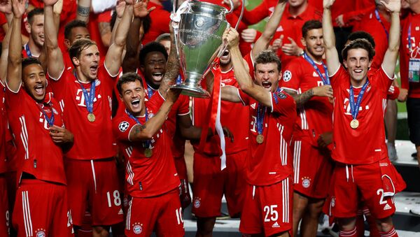 El Bayern de Múnich celebra su victoria en la final de la Liga de Campeones frente al PSG en Lisboa (Portugal), el 23 de agosto de 2020 - Sputnik Mundo
