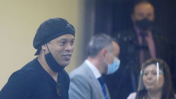 Ronaldinho, exfutbolista brasileño - Sputnik Mundo