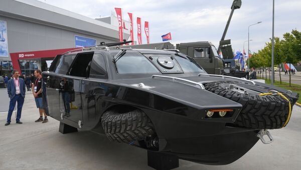 El auto anfibio Drozd en el foro militar Army 2020 - Sputnik Mundo