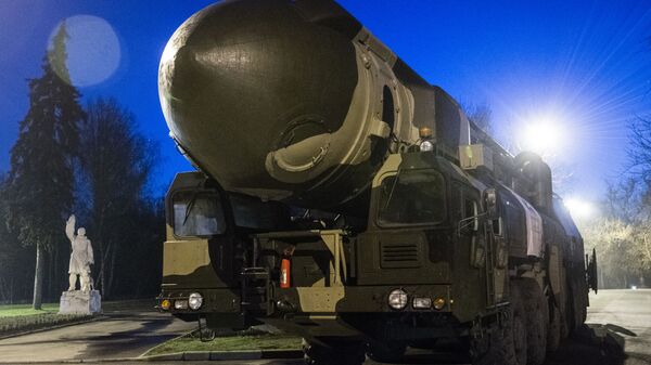 Lanzadera de misiles balísticos Topol - Sputnik Mundo