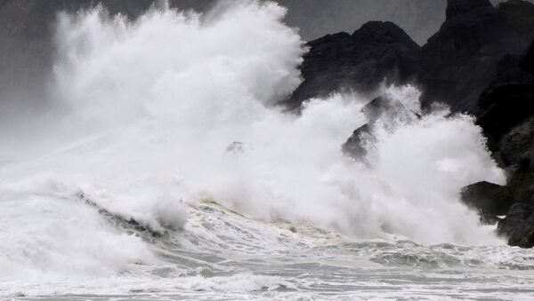 Tifón Haishen en las costas de Japón - Sputnik Mundo