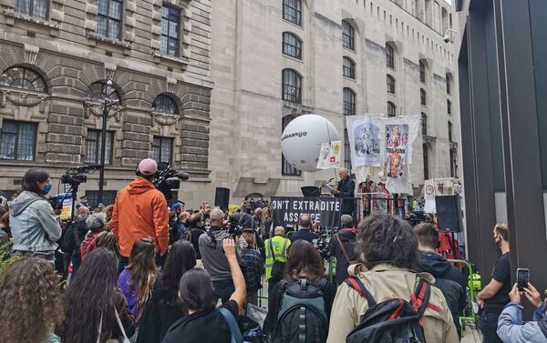 Los defensores de Julian Assange ante la Corte Criminal Central de Londres - Sputnik Mundo
