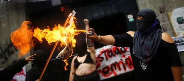 Protestas frente la Comisión Nacional de los Derechos Humanos de México Protestas frente la Comisión Nacional de los Derechos Humanos de México - Sputnik Mundo