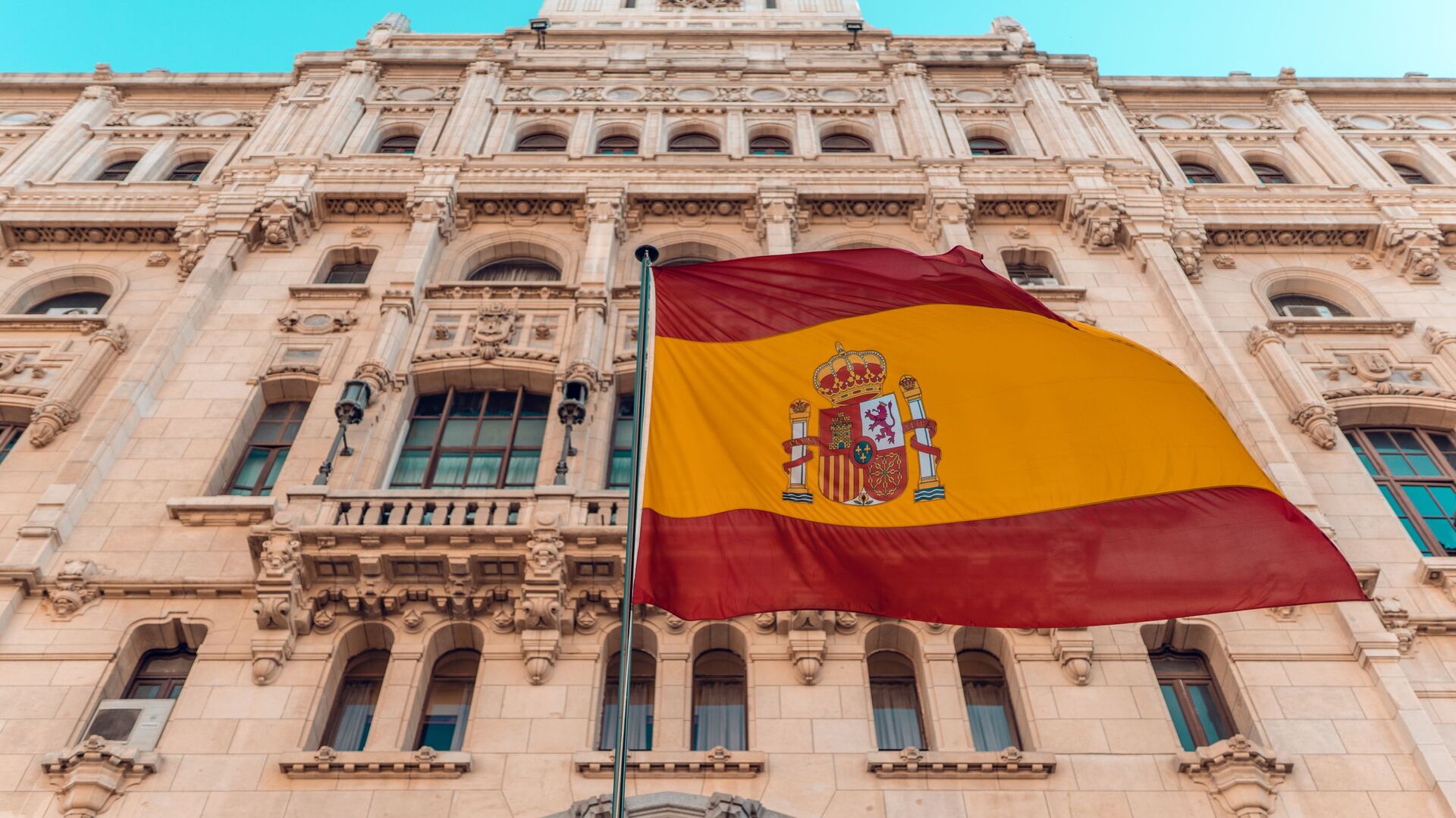 La bandera de España  - Sputnik Mundo, 1920, 04.06.2021
