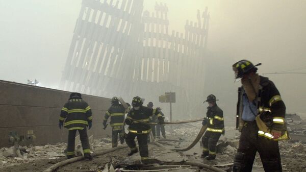 Bomberos de Nueva York trabajando en el sitio de los atentados del 11 de septiembre de 2001 - Sputnik Mundo