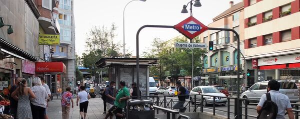 Entrada al metro en Puente de Vallecas Entrada al metro en Puente de Vallecas - Sputnik Mundo