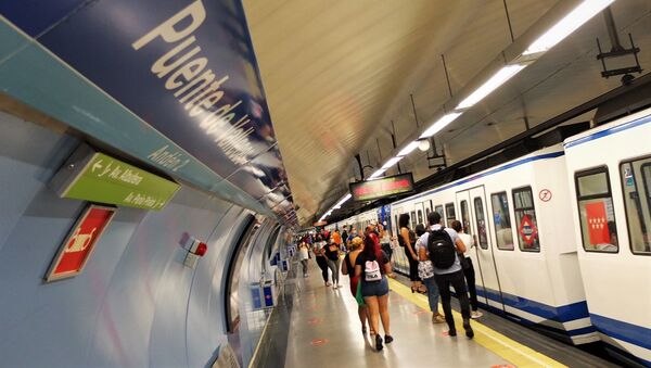 Andén de una estación de metro en Vallecas (Madrid) - Sputnik Mundo