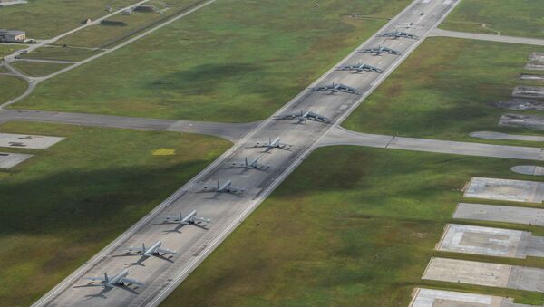 Aviones estadounidenses en la base aérea de Andersen, en la isla de Guam - Sputnik Mundo