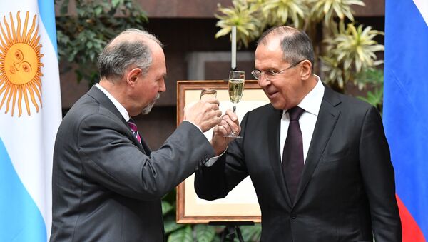 El embajador argentino en Moscú, Ricardo Lagorio, y el canciller ruso, Serguéi Lavrov - Sputnik Mundo