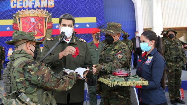 El presidente venezolano, Nicolás Maduro, conmemora 15 años de la instalación de la doctrina militar  - Sputnik Mundo
