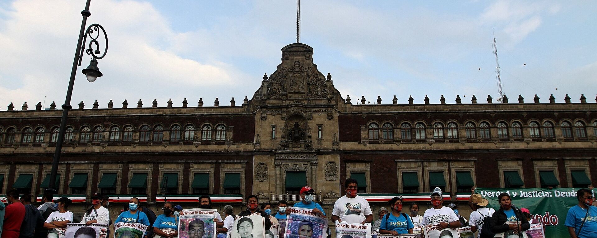 Conmemoran en CDMX seis años de la desaparición forzada de los estudiantes de Ayotzinapa - Sputnik Mundo, 1920, 24.09.2021