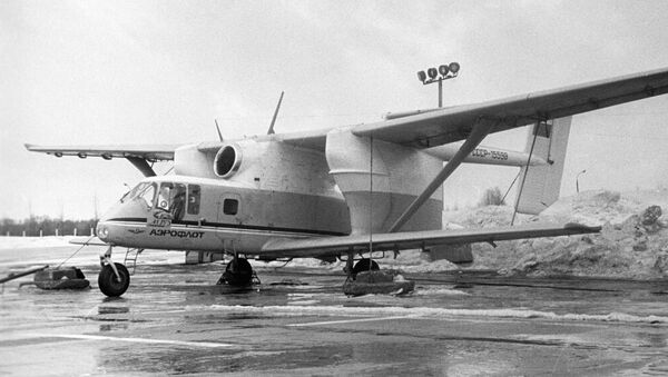 Avión de uso agrícola M-15 - Sputnik Mundo