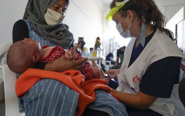 Médicos sin Fronteras atienden tras el incendio en Moria del 9 de septiembre. - Sputnik Mundo