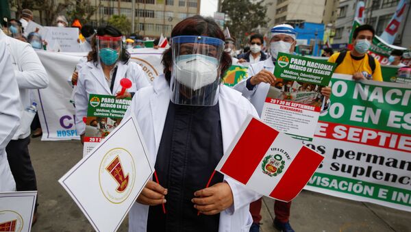 Protestas de los profesionales de la salud en Lima, Perú - Sputnik Mundo