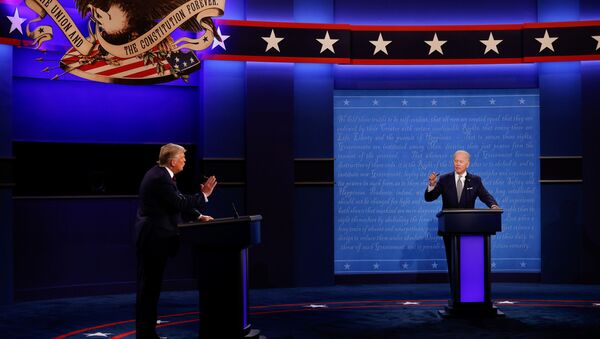 El presidente de EEUU, Donald Trump, y su rival demócrata Joe Biden en el primer debate electoral - Sputnik Mundo