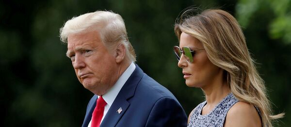 El presidente de EEUU, Donald Trump, y su esposa, Melania Trump El presidente de EEUU, Donald Trump, y su esposa, Melania Trump - Sputnik Mundo