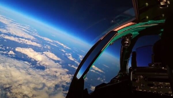 Los MiG-31 entran en combate aéreo en la estratosfera - Sputnik Mundo