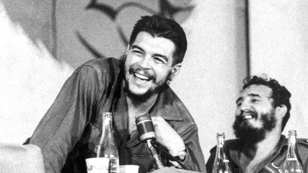Che Guevara junto a Fidel Castro - Sputnik Mundo