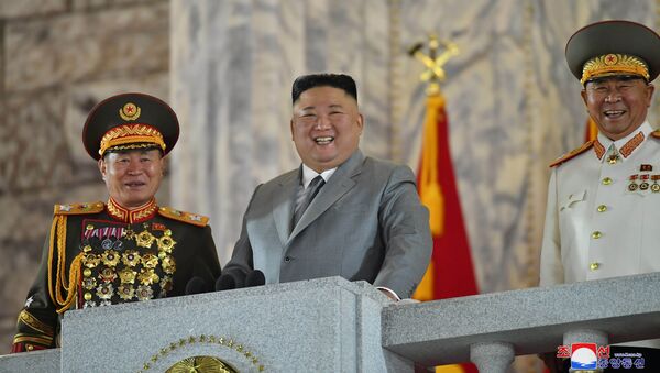 Kim Jong-un durante el desfile militar dedicado al 75 aniversario de la fundación del Partido de los Trabajadores, Pyongyang, Corea del Norte, el 10 de octubre. - Sputnik Mundo