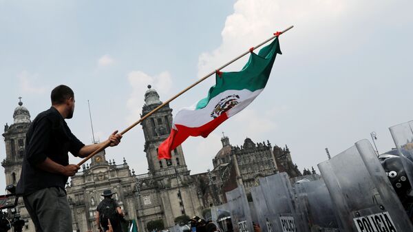 Protesta contra el presidente de México, Andrés Manuel López Obrador - Sputnik Mundo