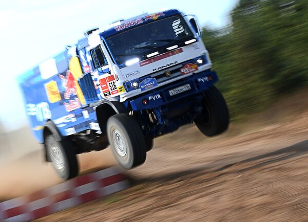 El equipo ruso KAMAZ-master se prepara para el Rally Dakar 2021 - Sputnik Mundo